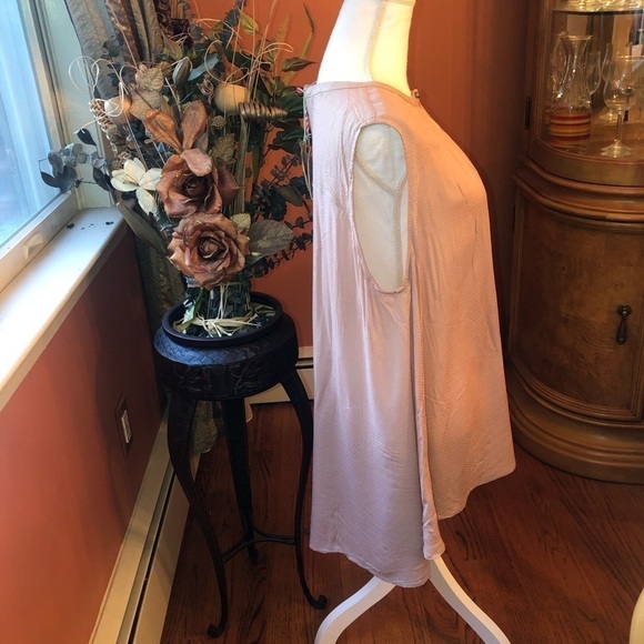 UMGEE Women’s Taupe Sleeveless Hi Low Flowing Top Size Large NWT - Picture 6 of 11